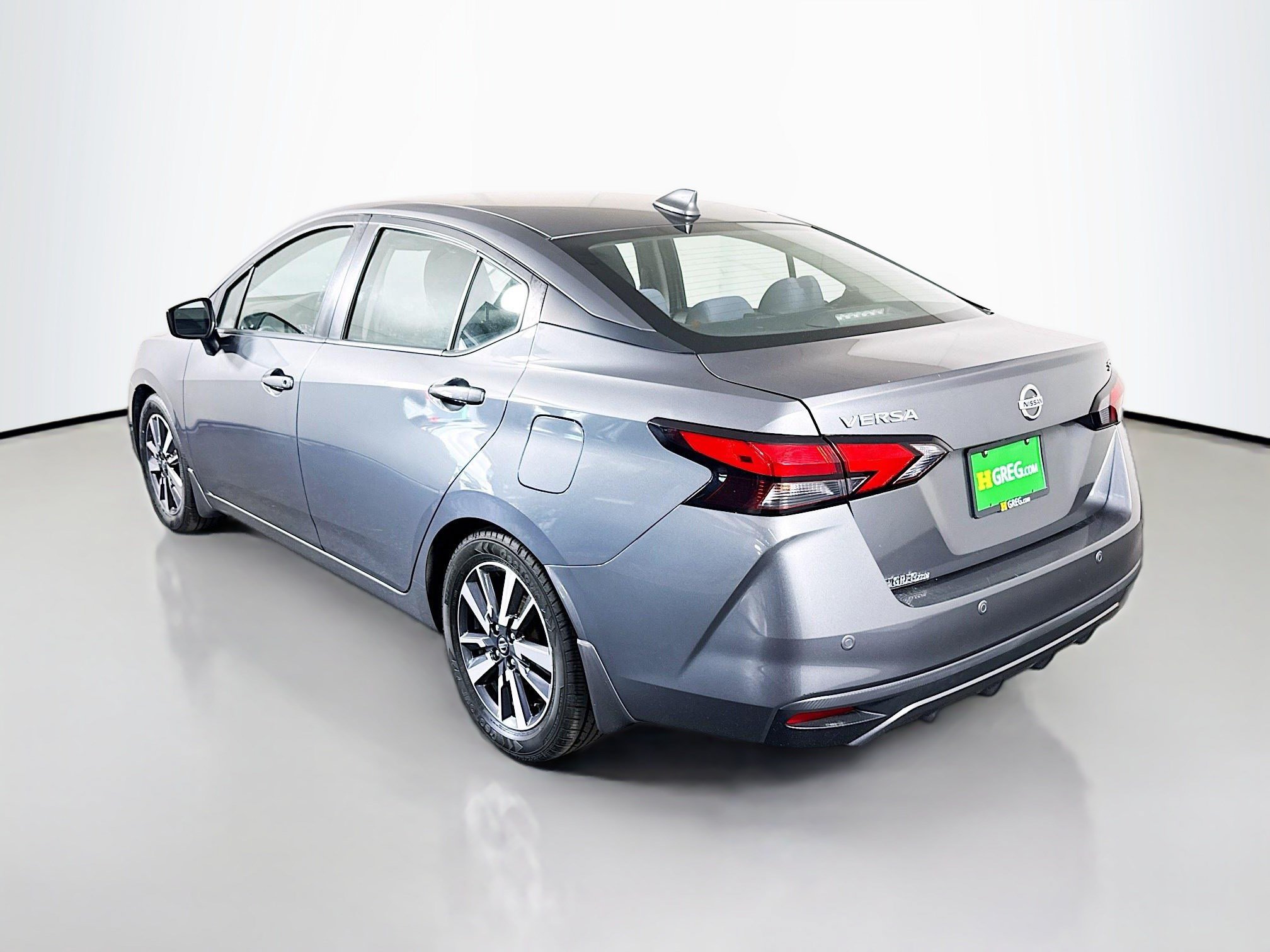 Used 2020 Nissan Versa SV FWD image 7