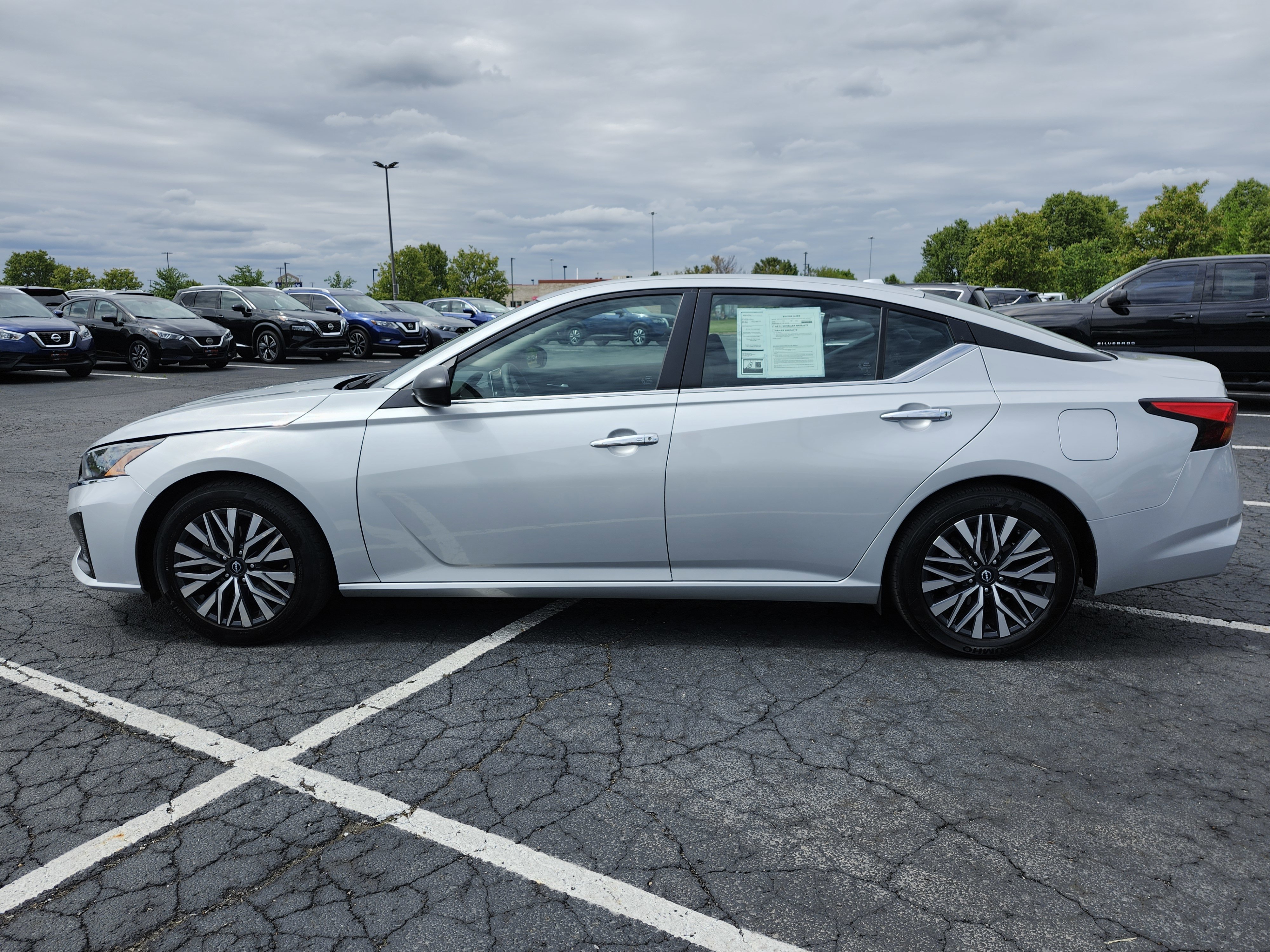 Used 2024 Nissan Altima 2.5 SV FWD image 12