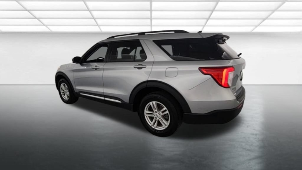 Used 2023 Ford Explorer XLT AWD/4WD image 6