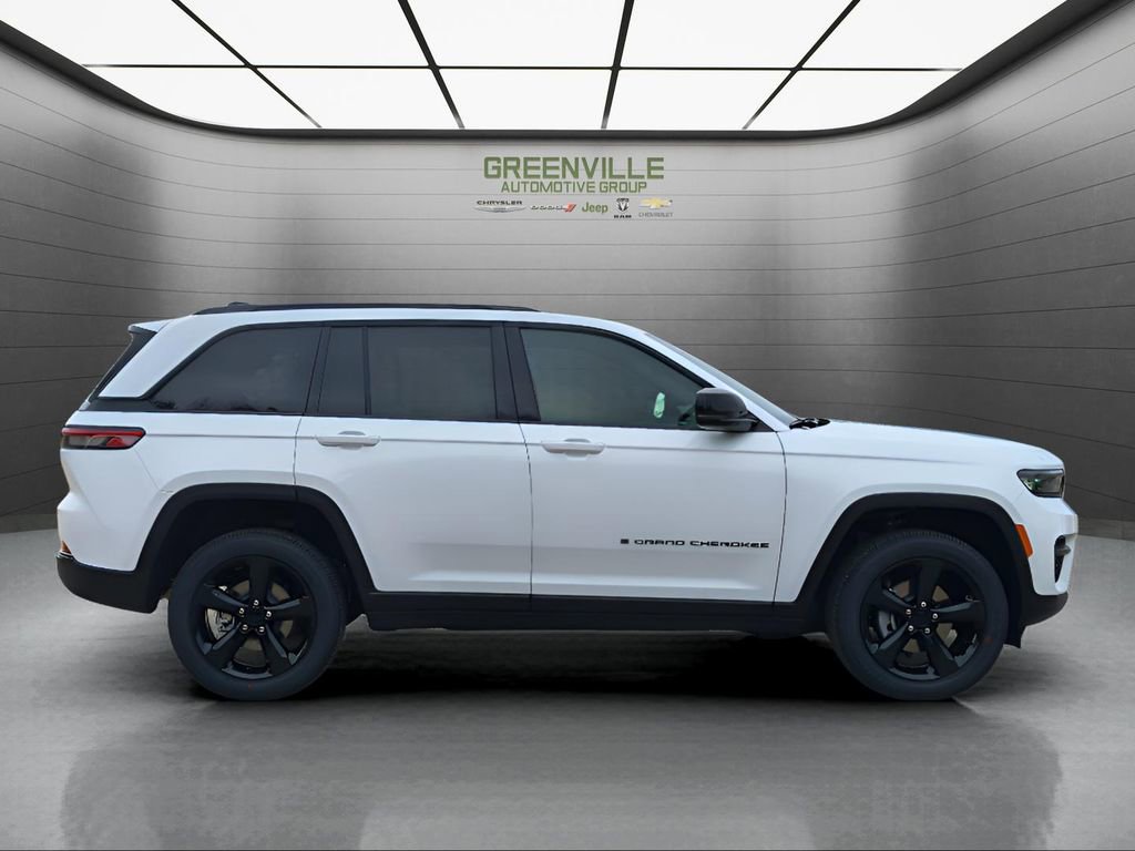 New 2025 Jeep Grand Cherokee Altitude image 9