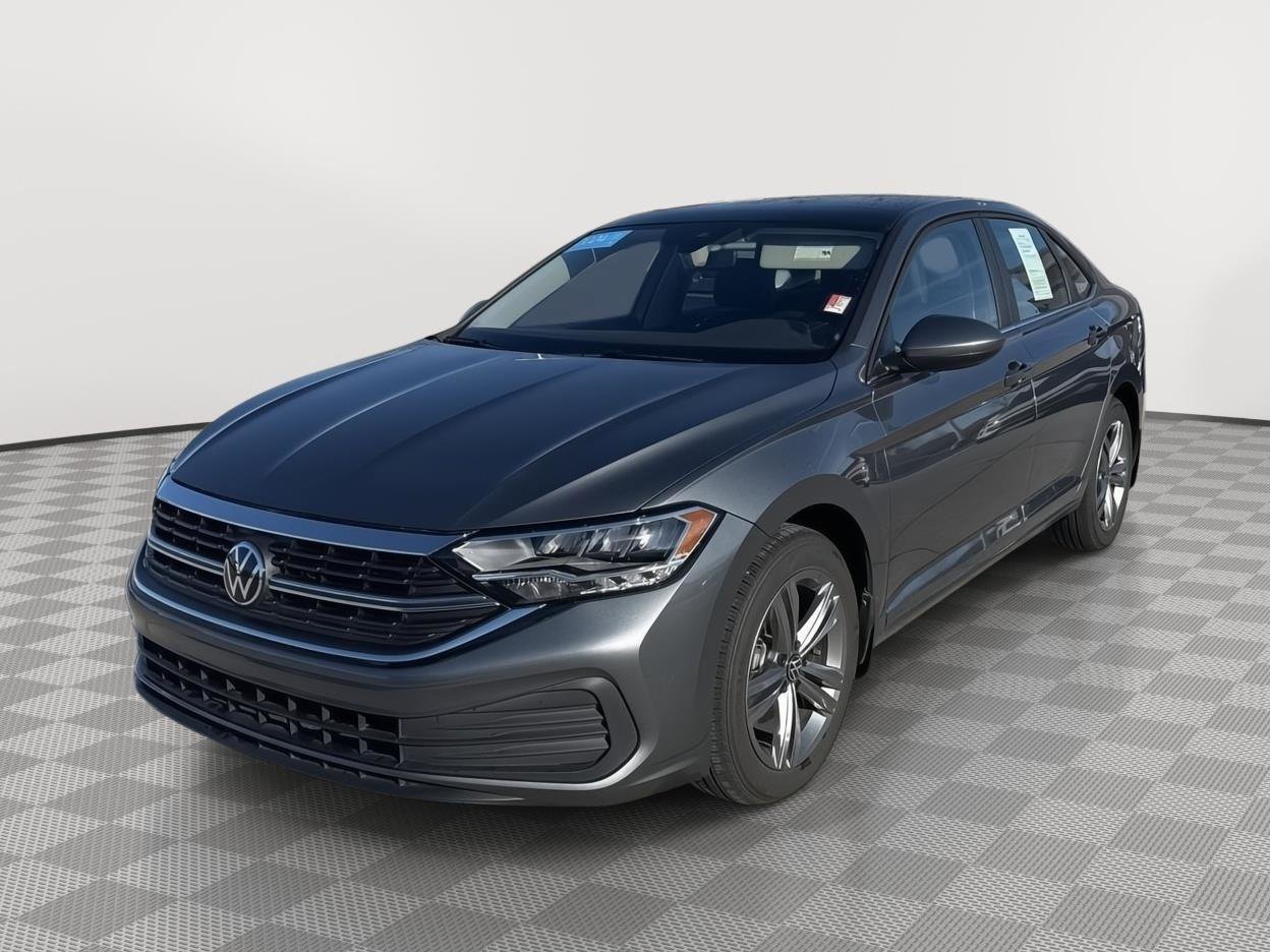 Used 2024 Volkswagen Jetta SE w/ Panoramic Sunroof Package image 3