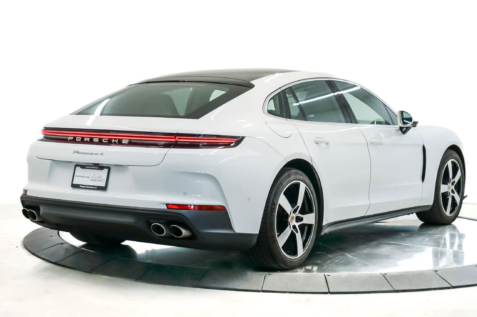 Certified 2025 Porsche Panamera 4 AWD/4WD image 9