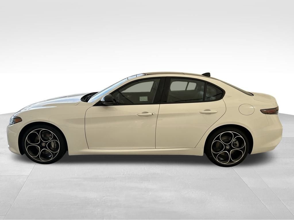 New 2025 Alfa Romeo Giulia w/ Driving Assist Package image 21