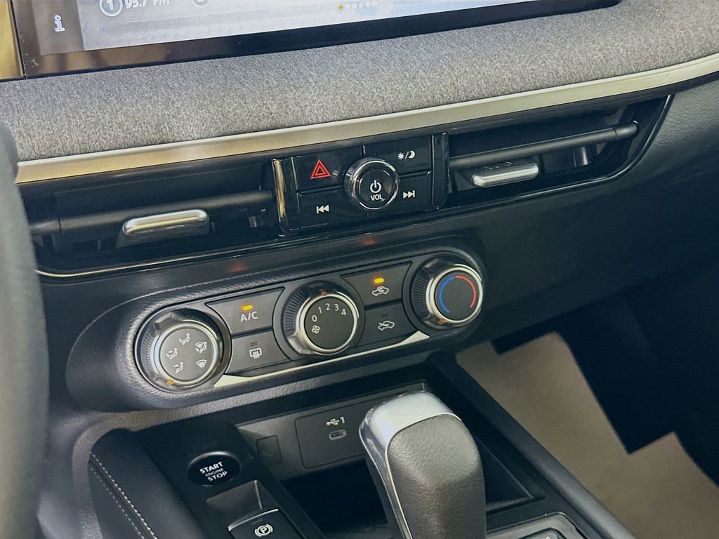 Certified 2025 Nissan Kicks SV AWD/4WD image 20