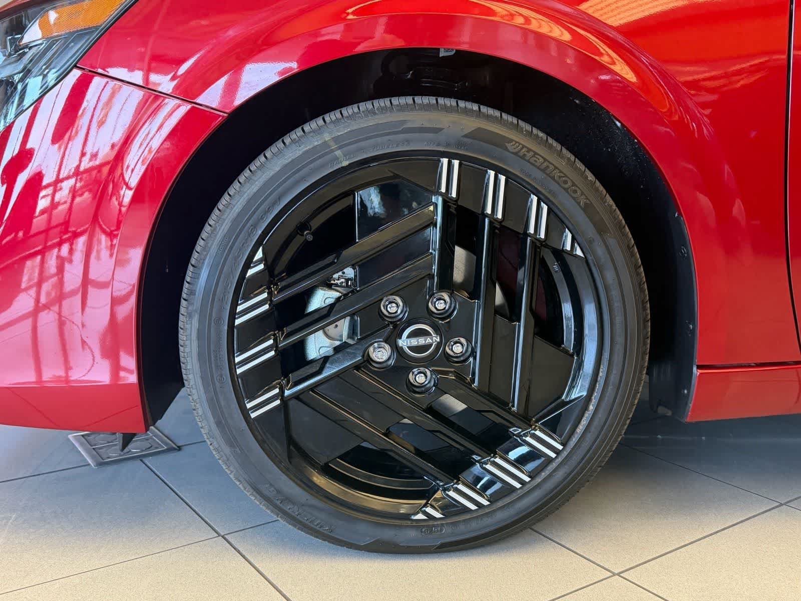 New 2027 Nissan Sentra SR w/ Floor Mat Package FWD image 9