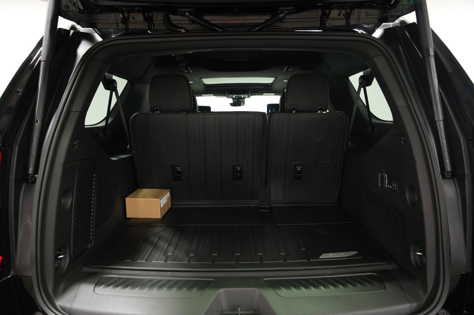 New 2026 GMC Yukon XL Elevation w/ Elevation Premium Package AWD/4WD image 13