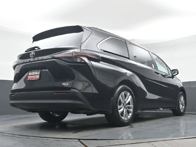 Certified 2026 Toyota Sienna XLE AWD/4WD image 33