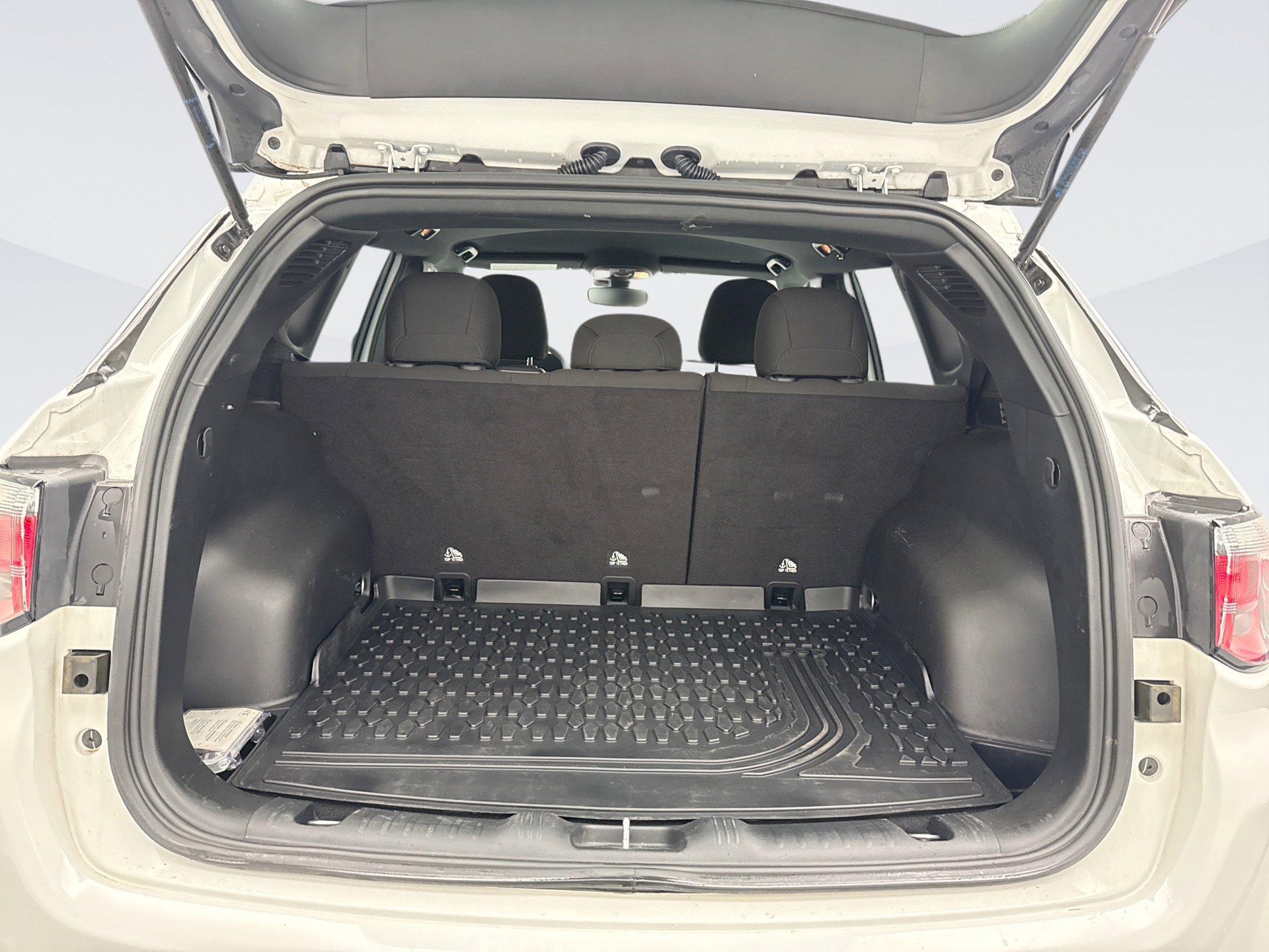 Used 2023 Jeep Compass Sport image 19