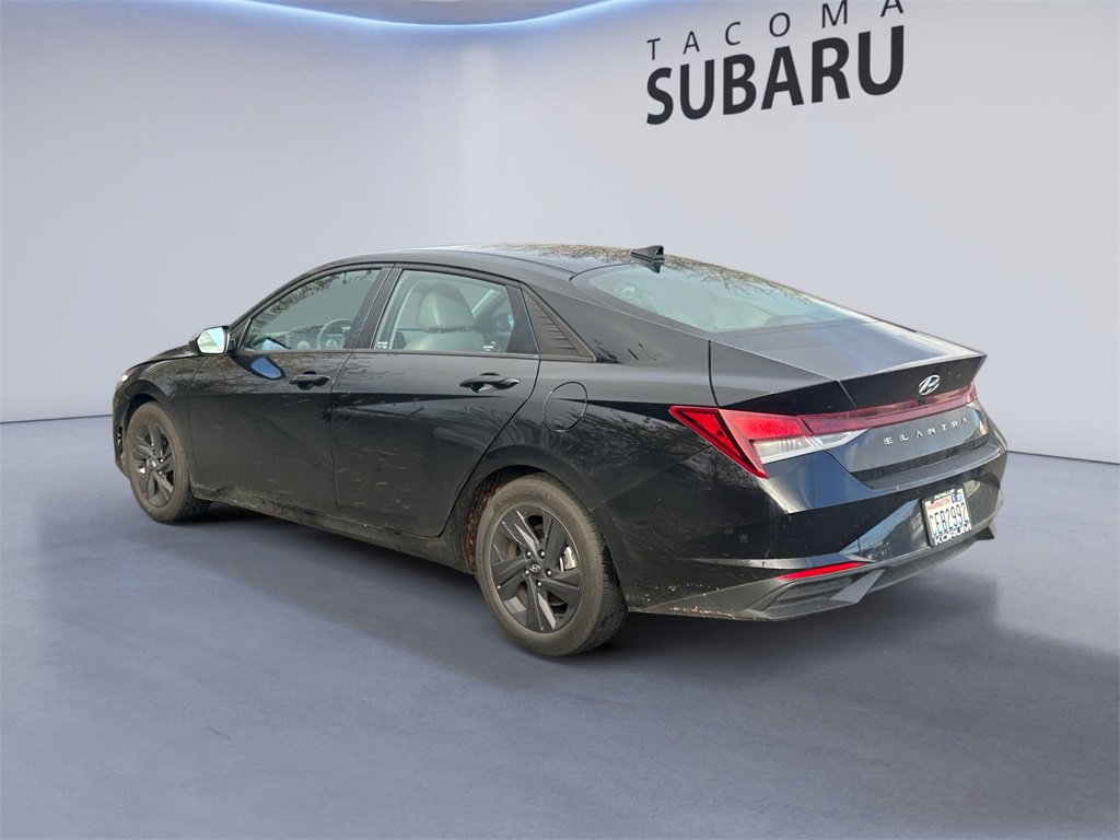 Used 2022 Hyundai Elantra SEL w/ Convenience Package image 3