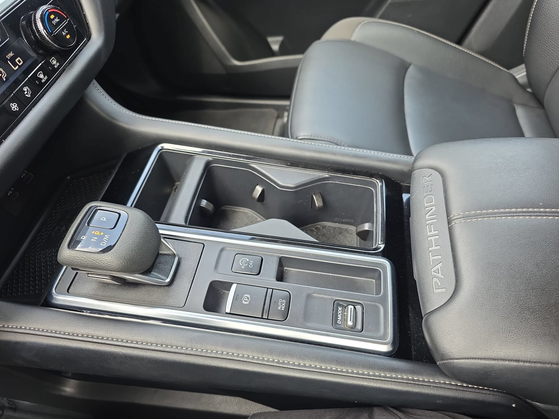 Used 2025 Nissan Pathfinder SL FWD image 25