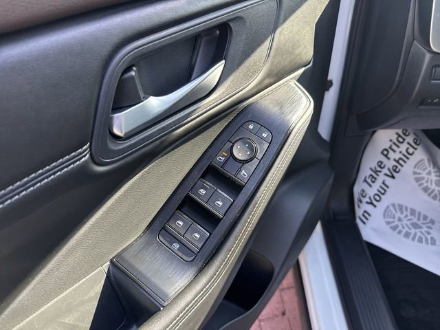 Used 2022 Nissan Rogue SV w/ SV Premium Package image 13