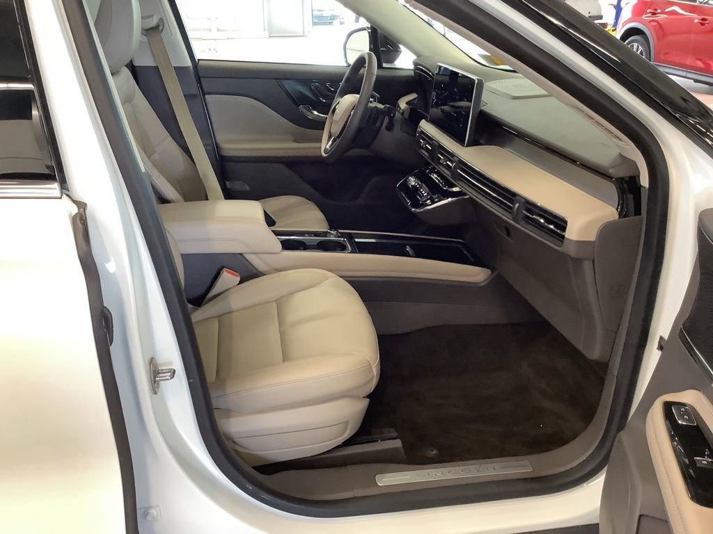 Used 2023 Lincoln Corsair AWD w/ Equipment Group 101A image 9