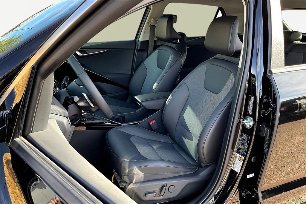 Used 2024 Kia Niro EX Touring image 27