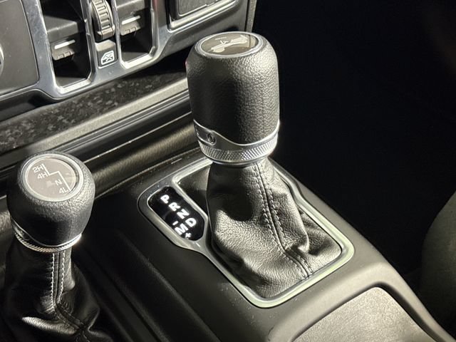 Used 2024 Jeep Wrangler Unlimited Sport AWD/4WD image 39