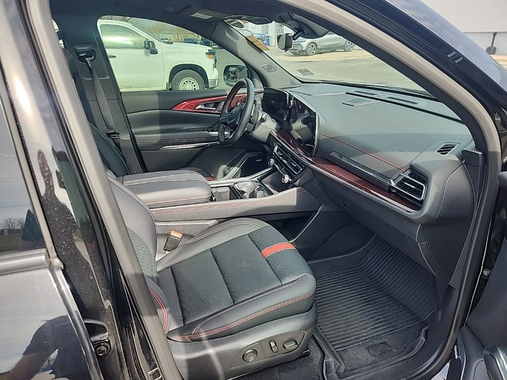 Used 2025 Chevrolet Traverse RS w/ LPO, Floor Liner Package image 17