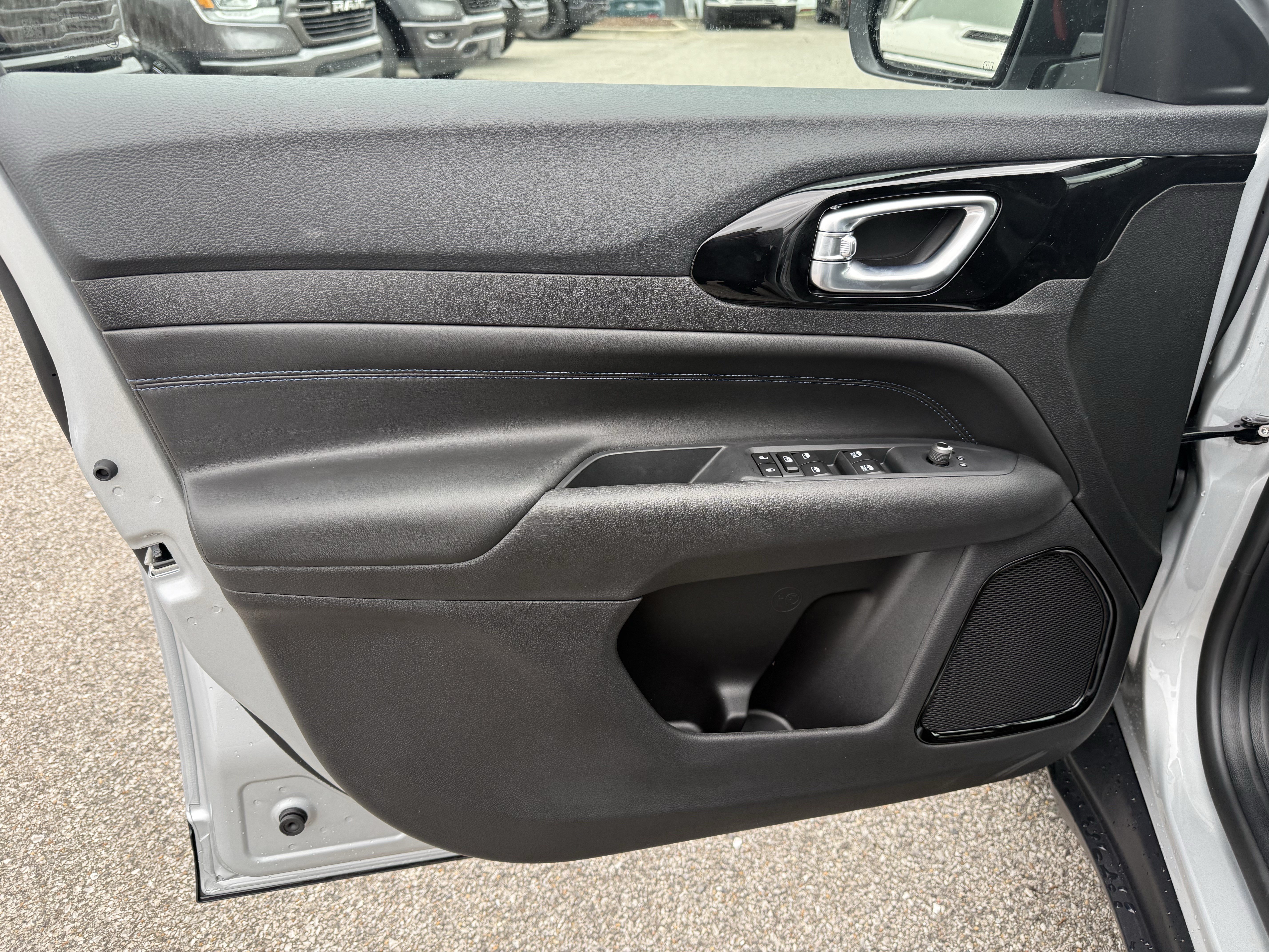 New 2026 Jeep Compass Latitude AWD/4WD image 14