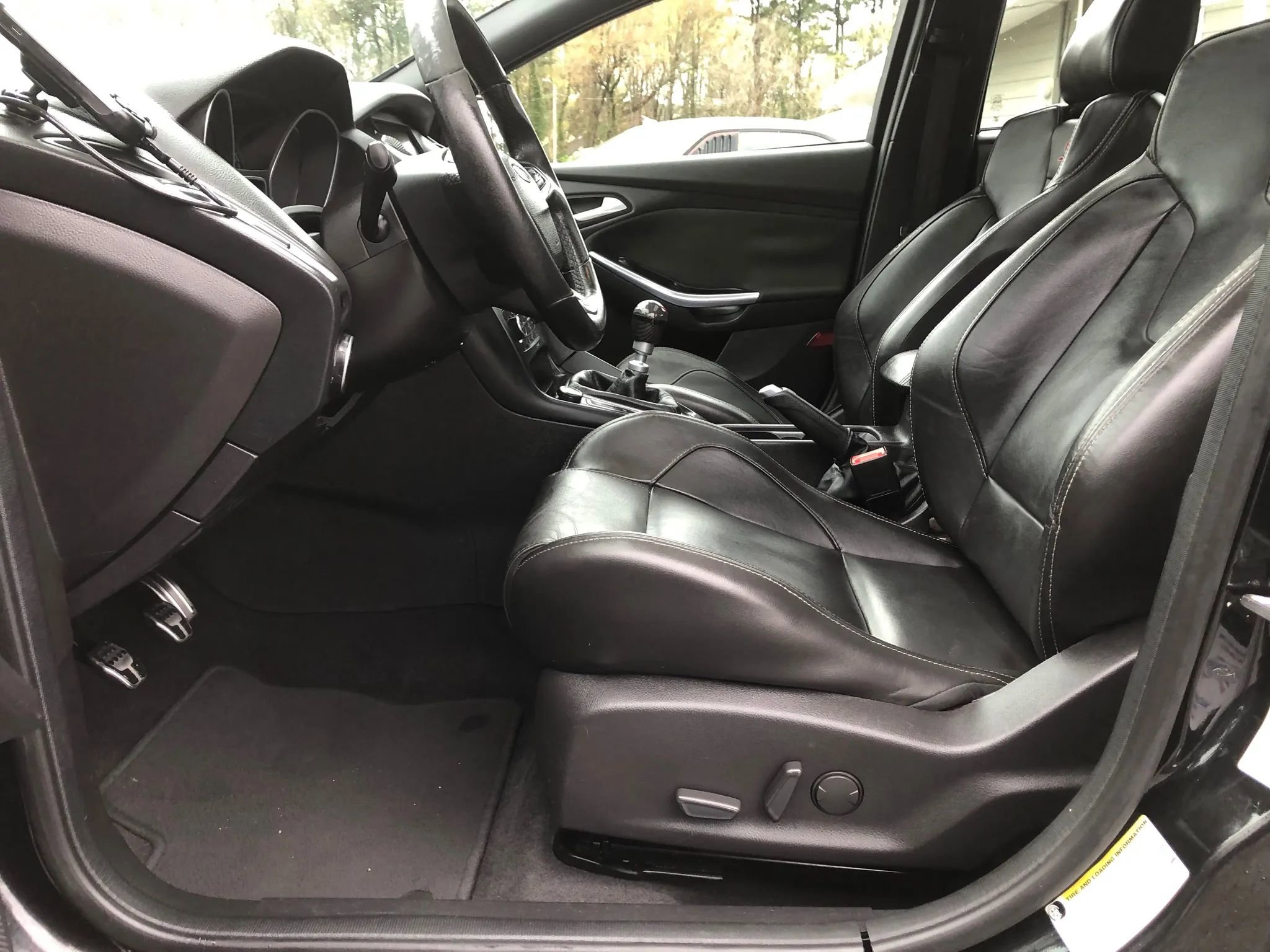 Used 2015 Ford Focus ST w/ Equipment Group 402A FWD image 29