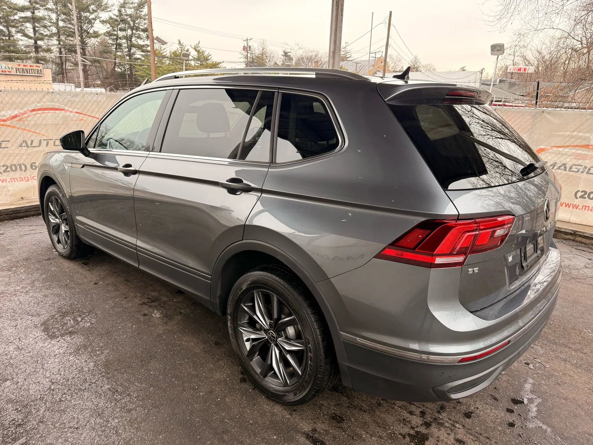Used 2022 Volkswagen Tiguan SE w/ Panoramic Sunroof Package AWD/4WD image 61