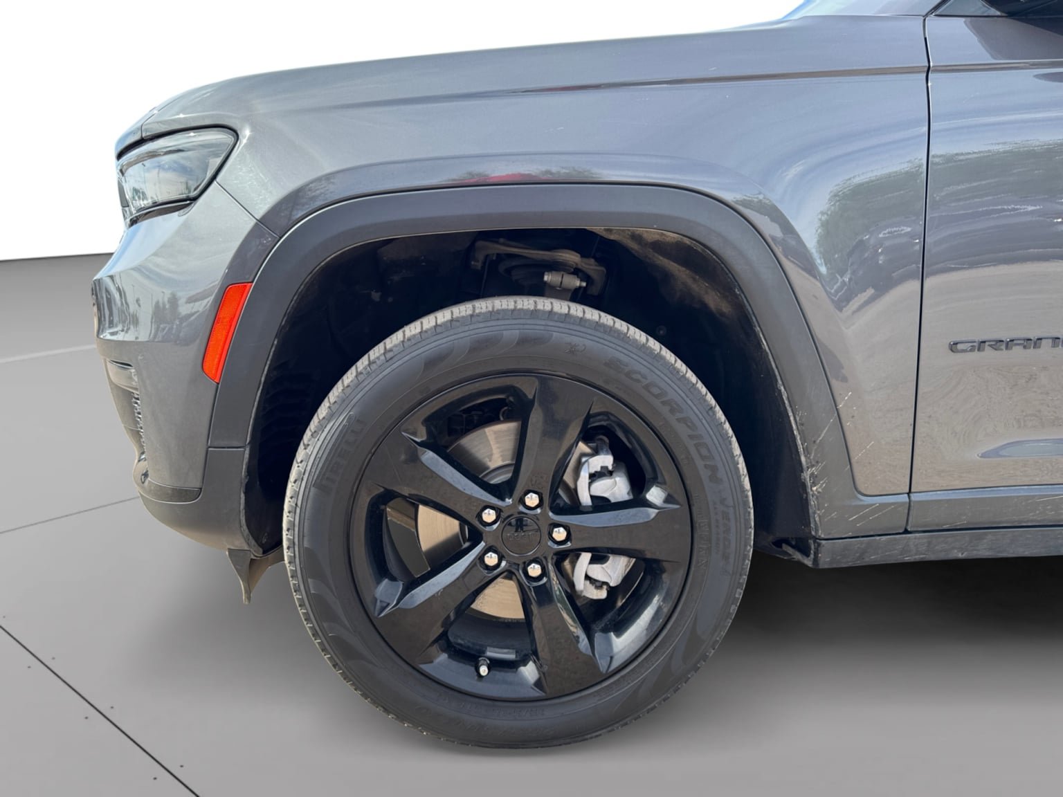 Used 2024 Jeep Grand Cherokee L Limited w/ Black Appearance Package AWD/4WD image 12