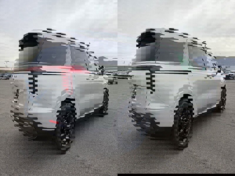 New 2026 Kia Carnival SX Prestige image 3