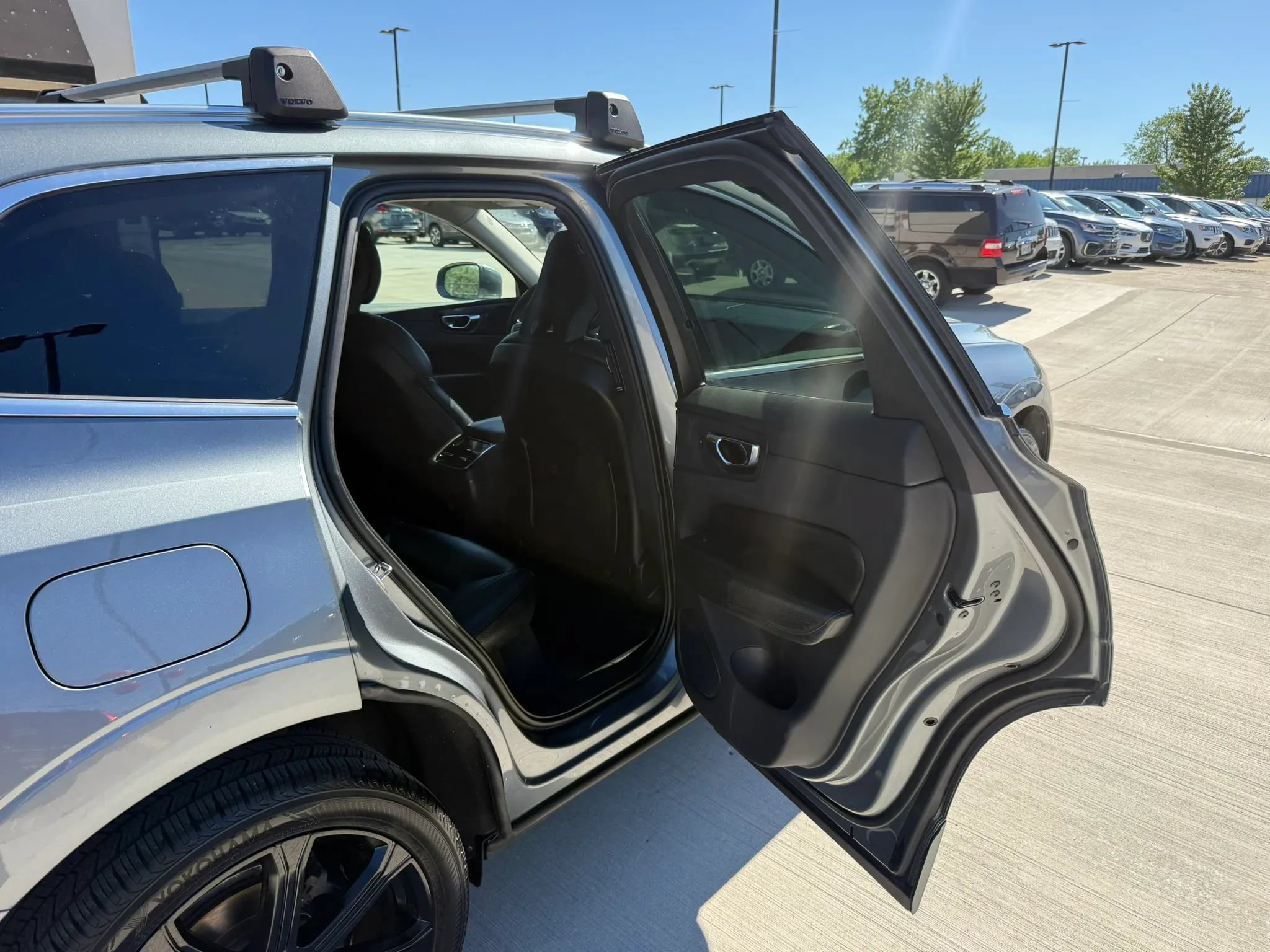 Used 2019 Volvo XC60 T6 Inscription w/ Protection Package Premier AWD/4WD image 23