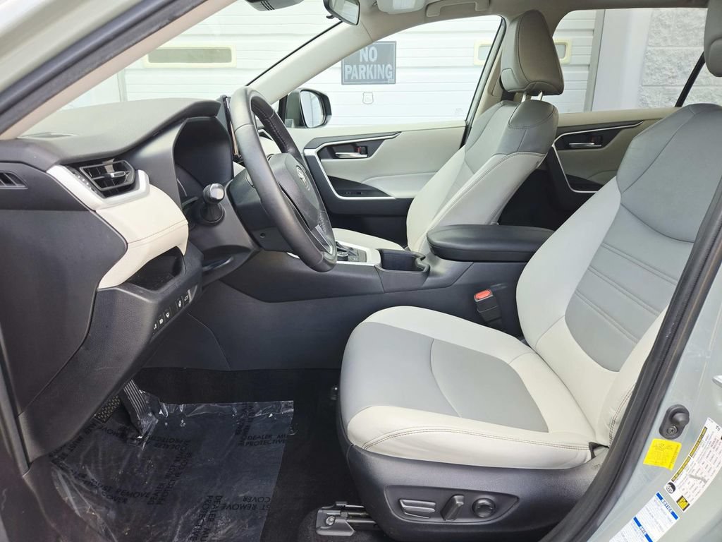 Used 2022 Toyota RAV4 XLE Premium AWD/4WD image 12