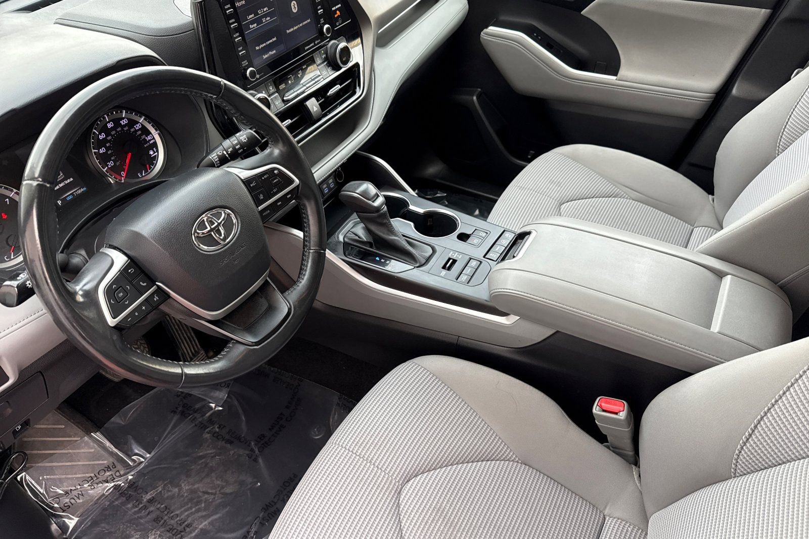 Used 2022 Toyota Highlander LE AWD/4WD image 10