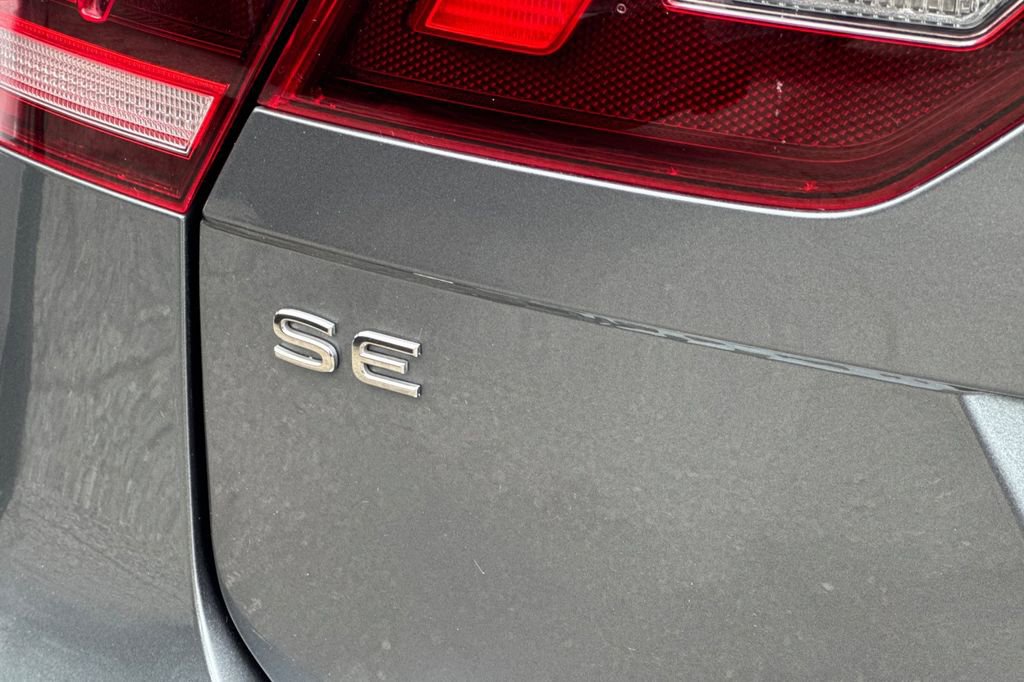 Used 2022 Volkswagen Tiguan SE AWD/4WD image 27