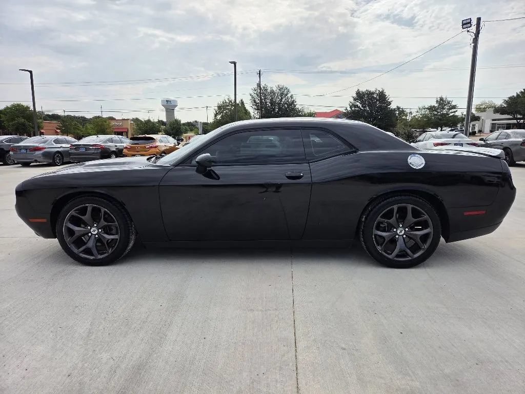 Used 2018 Dodge Challenger SXT Plus RWD image 9