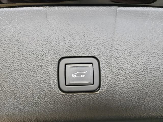 Used 2023 Chevrolet Traverse LT FWD image 16