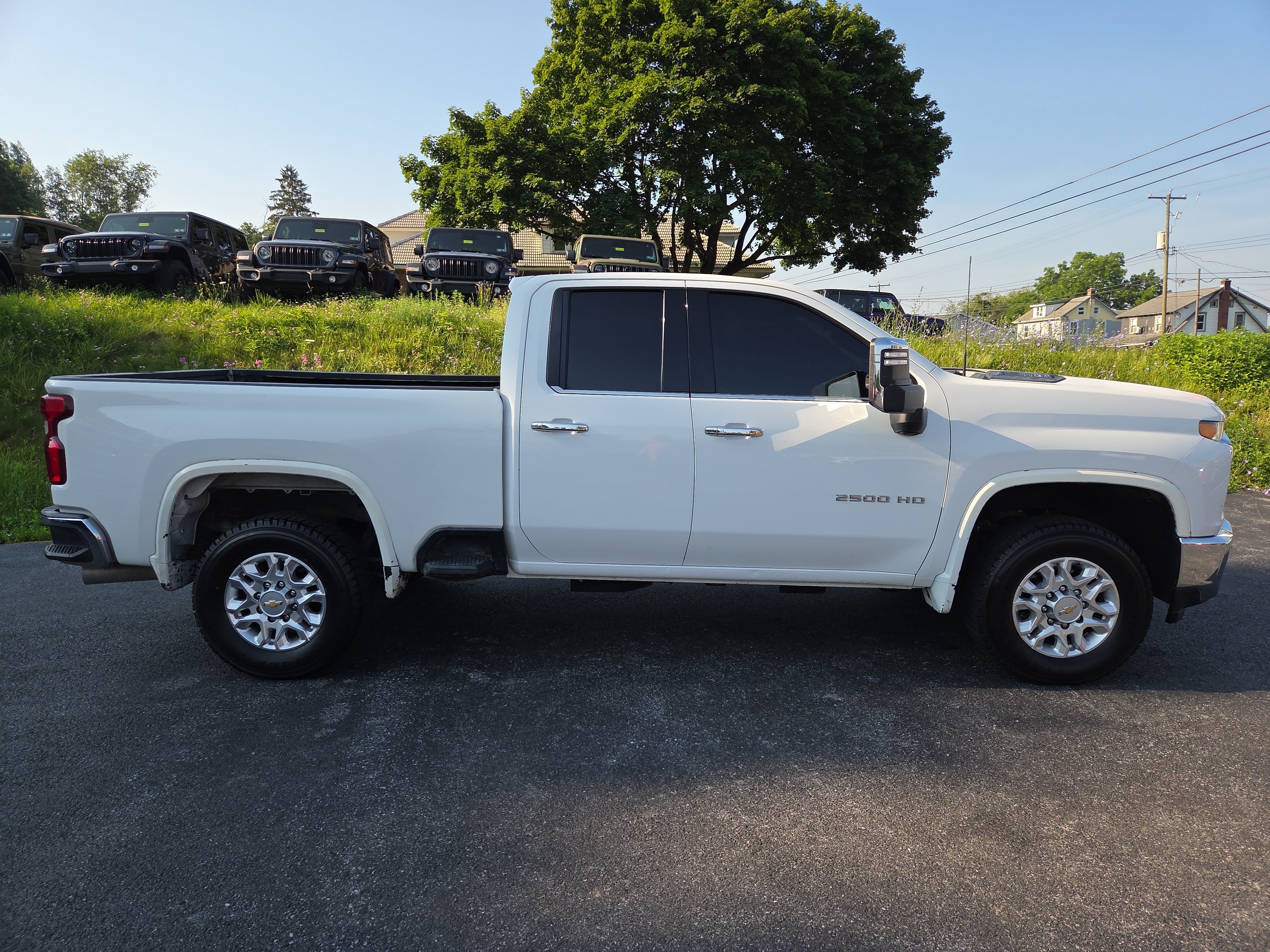 Used 2022 Chevrolet Silverado 2500 LTZ w/ Safety Package AWD/4WD image 2