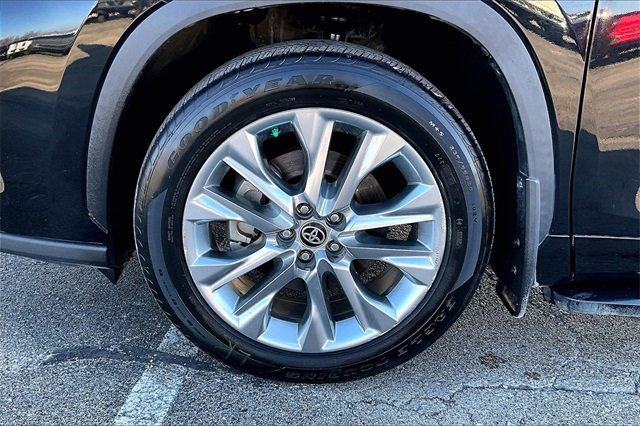 Used 2021 Toyota Highlander Limited image 35