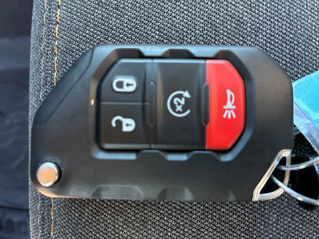 New 2025 Jeep Gladiator Sport image 28