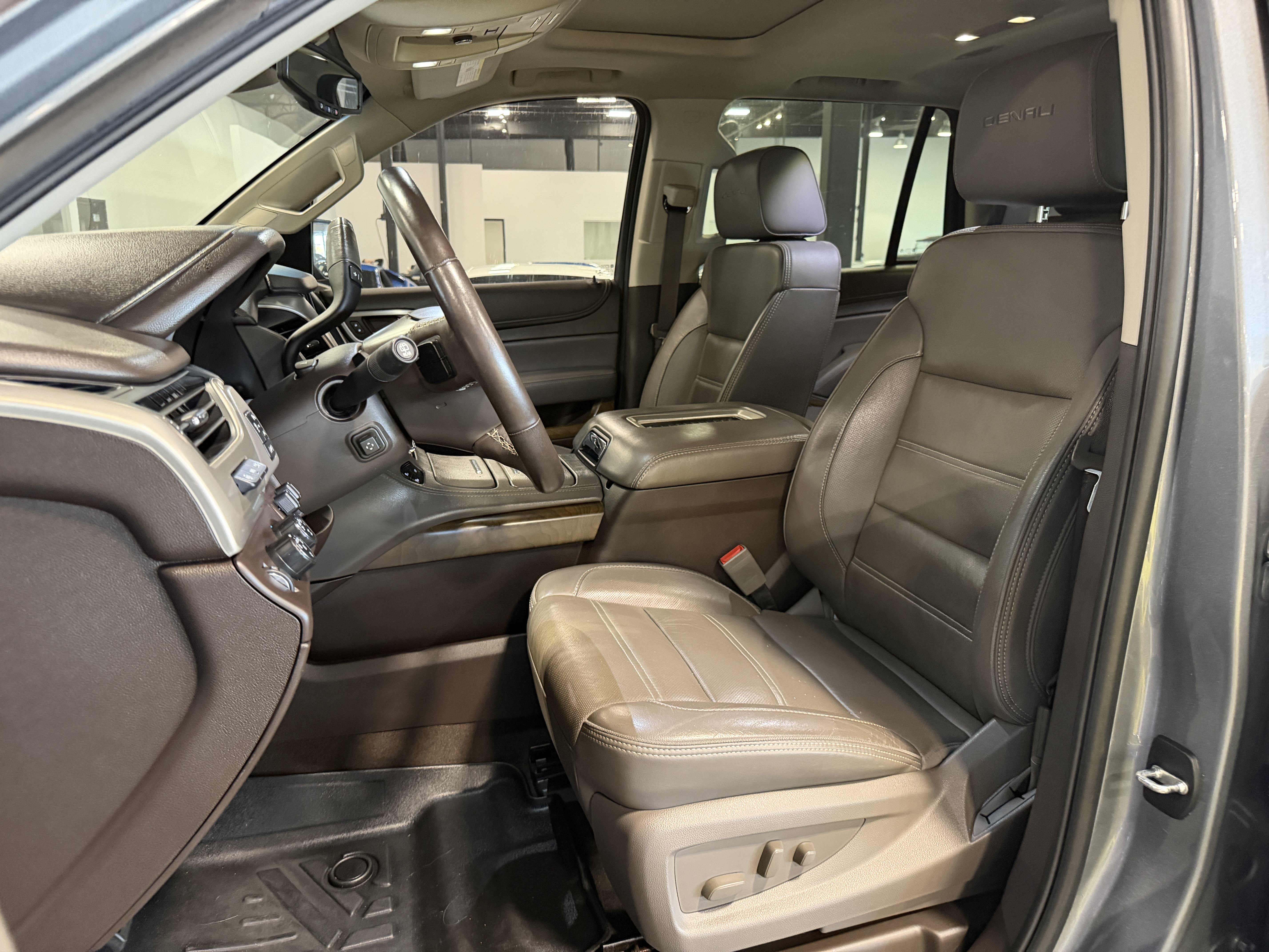 Used 2019 GMC Yukon Denali AWD/4WD image 10