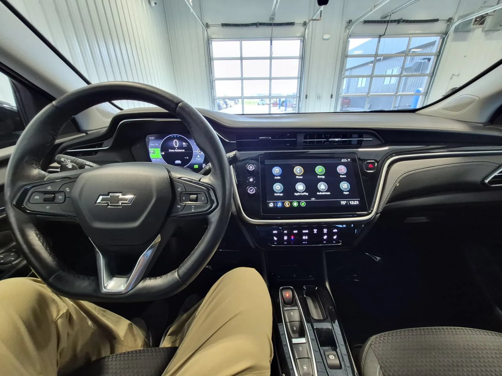 Used 2023 Chevrolet Bolt EUV LT w/ Comfort Package FWD image 25