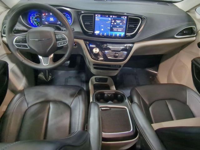 Used 2024 Chrysler Pacifica Select image 19