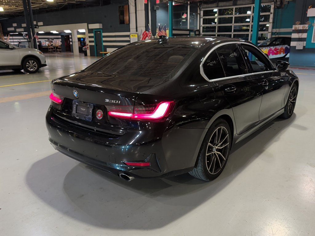 Used 2021 BMW 330i xDrive Sedan w/ Premium Package AWD/4WD image 8