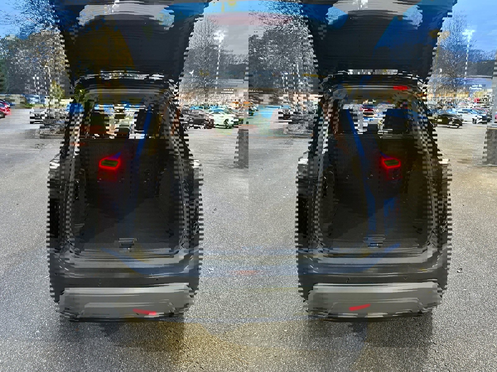 Used 2023 Nissan Rogue SV image 18