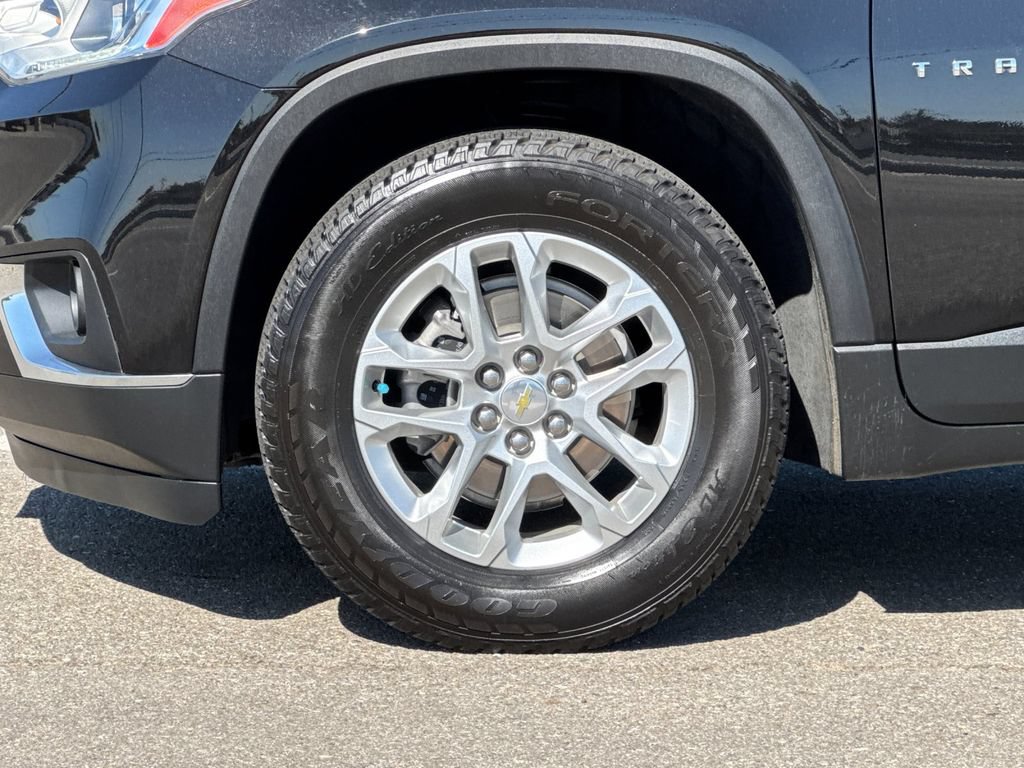 Used 2021 Chevrolet Traverse LT FWD image 32