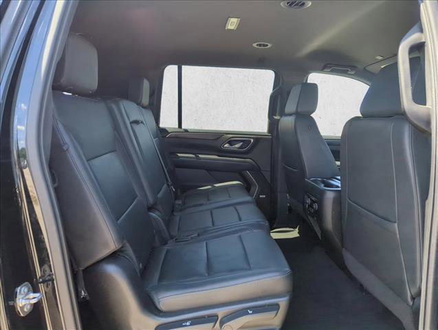 Used 2023 Chevrolet Suburban LT RWD image 18