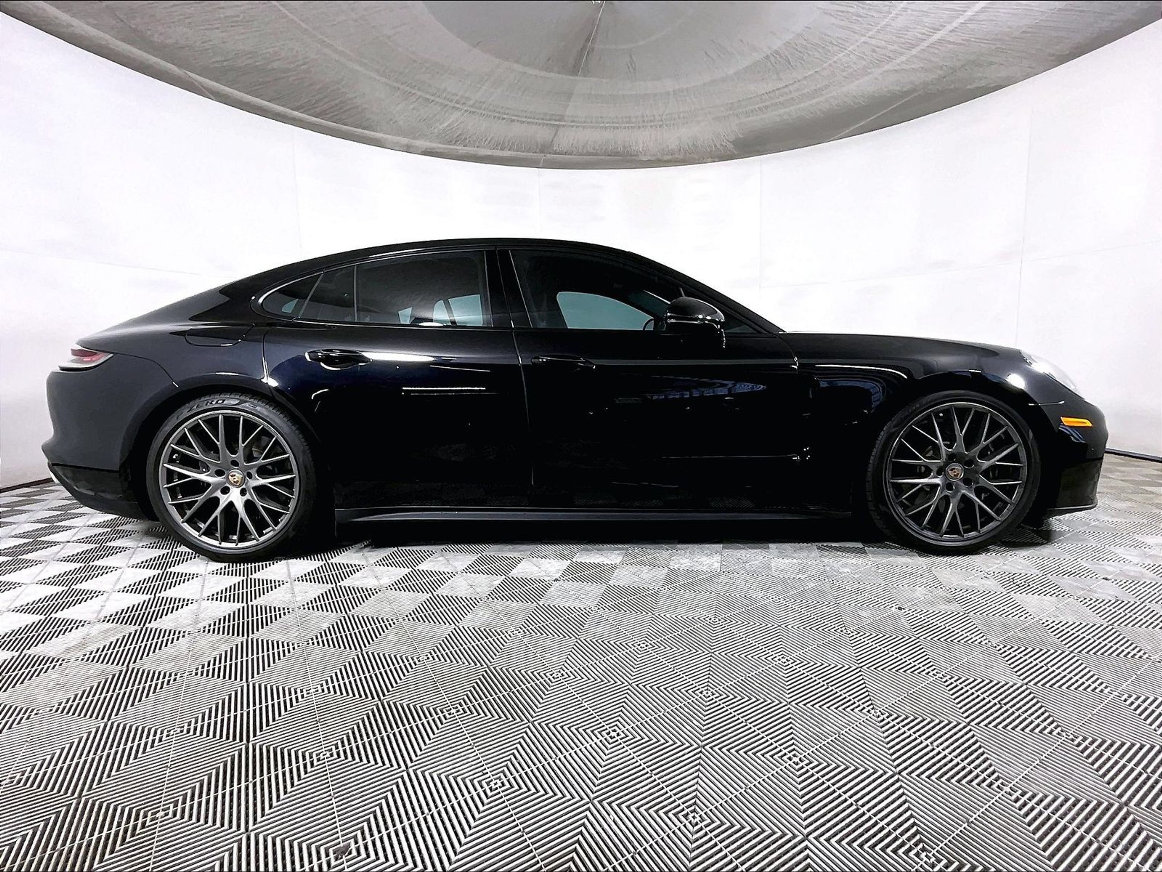 Certified 2021 Porsche Panamera image 8