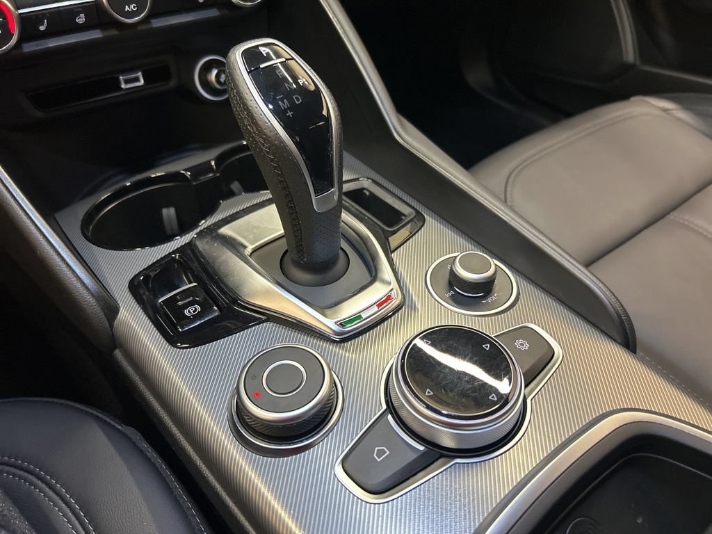 Used 2024 Alfa Romeo Giulia Ti AWD/4WD image 23