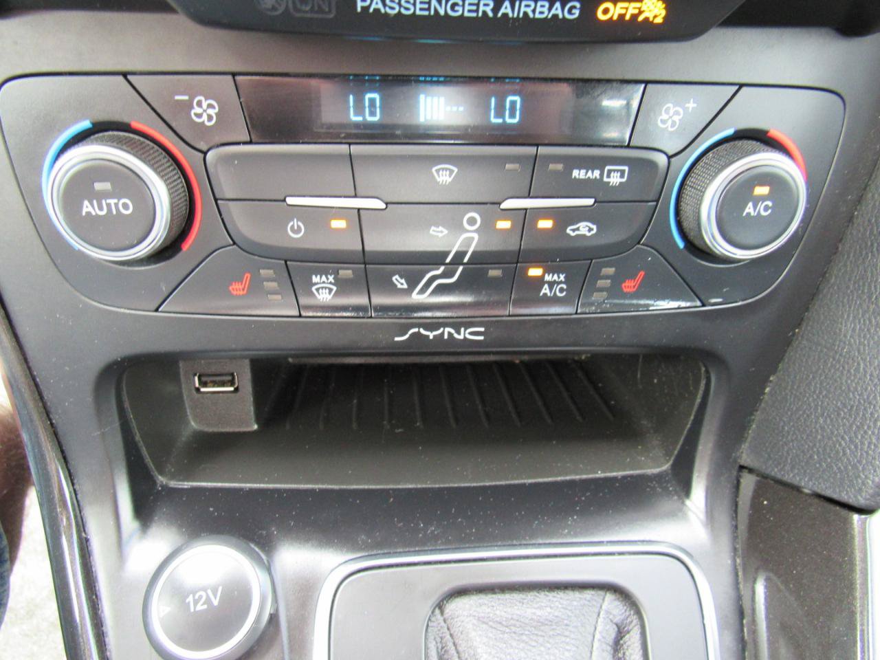 Used 2017 Ford Focus Titanium FWD image 24