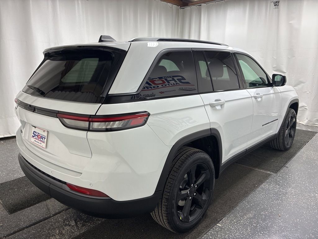 New 2026 Jeep Grand Cherokee Limited w/ Limited Altitude Package AWD/4WD image 4