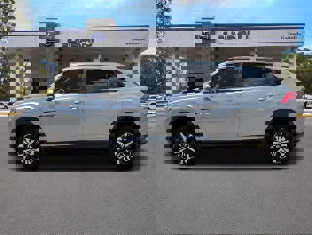 Used 2024 Volkswagen Atlas Cross Sport SE FWD image 3