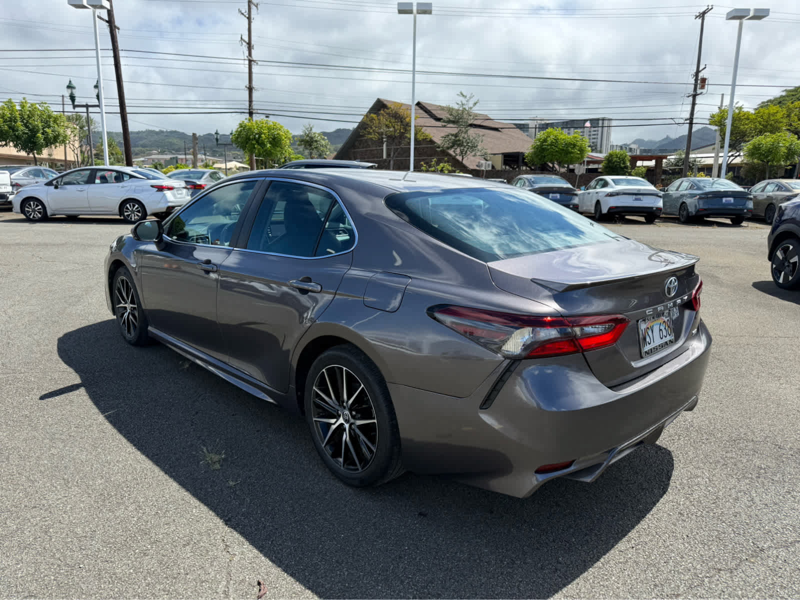 Used 2022 Toyota Camry SE FWD image 4