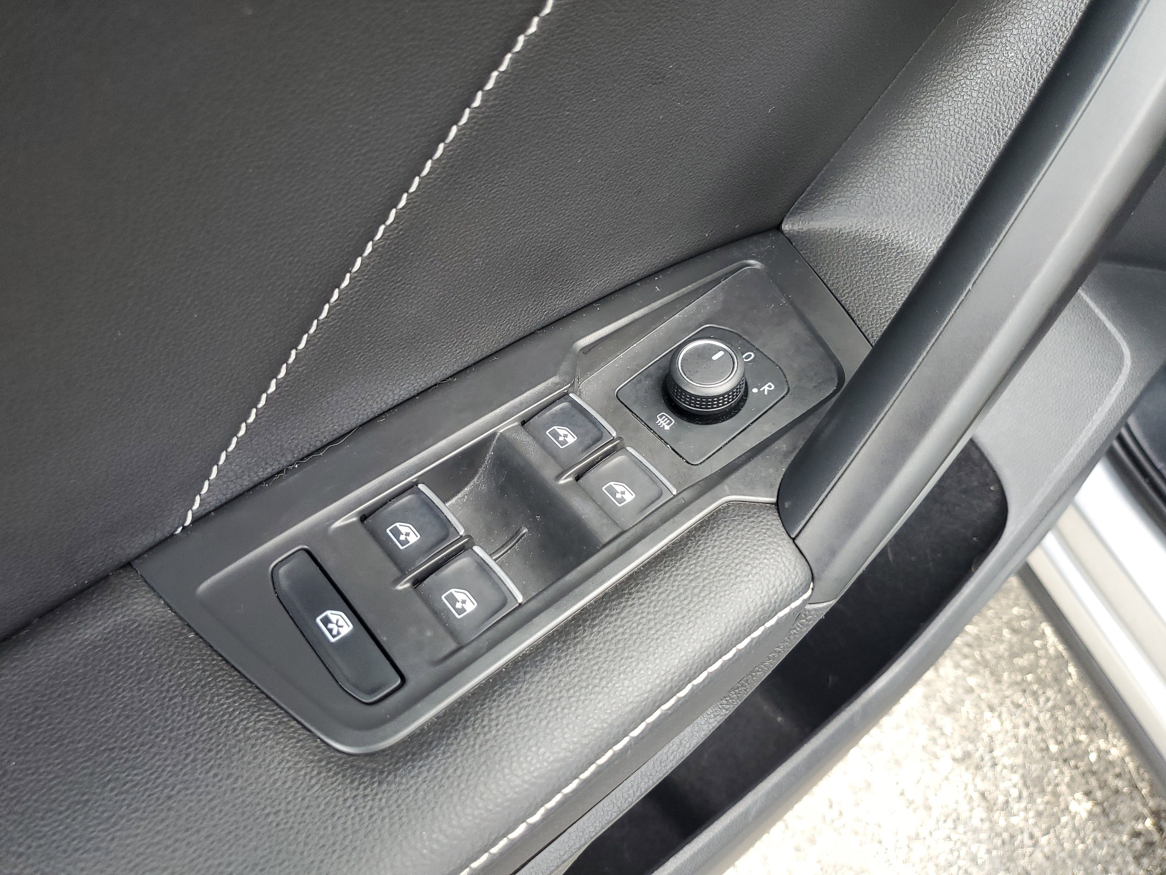 Used 2022 Volkswagen Tiguan SE R-Line FWD image 22