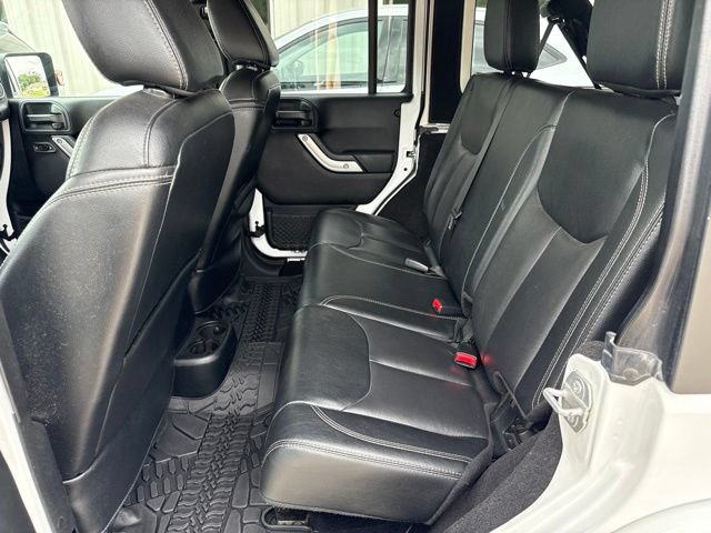 Used 2018 Jeep Wrangler Unlimited Sahara w/ Connectivity Group AWD/4WD image 14