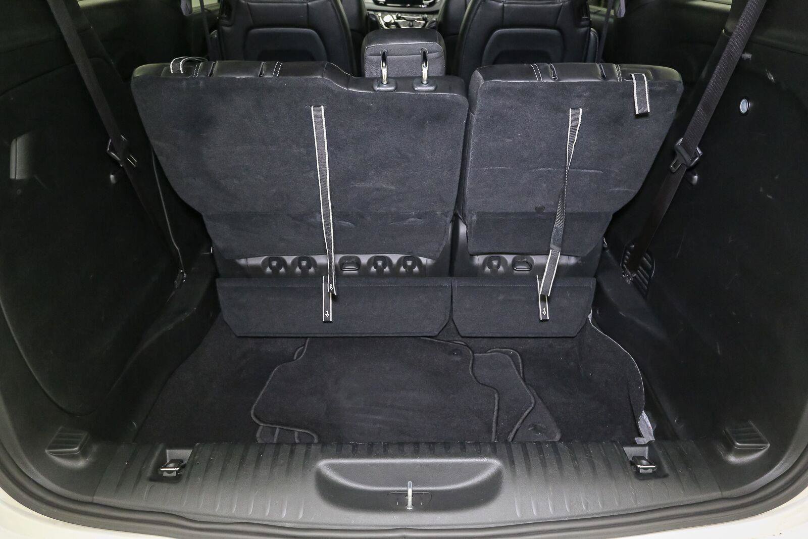 Used 2025 Chrysler Pacifica Select FWD image 11