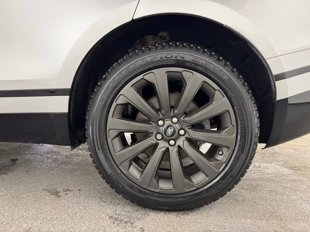 Used 2019 Land Rover Range Rover Velar R-Dynamic SE image 33